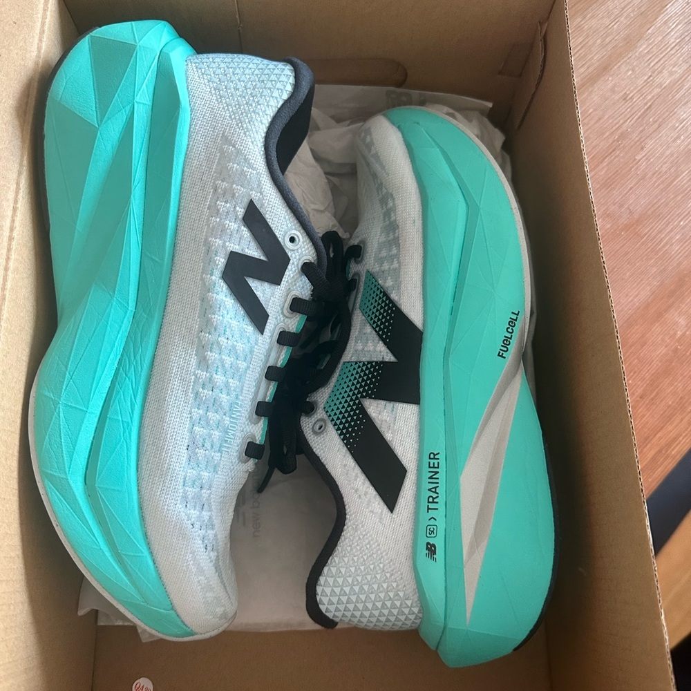 New Balance Women's FuelCell SuperComp Trainer V3